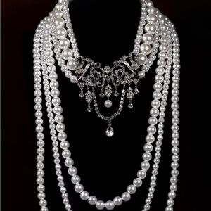 Elegant Pearl and Silver Necklace
